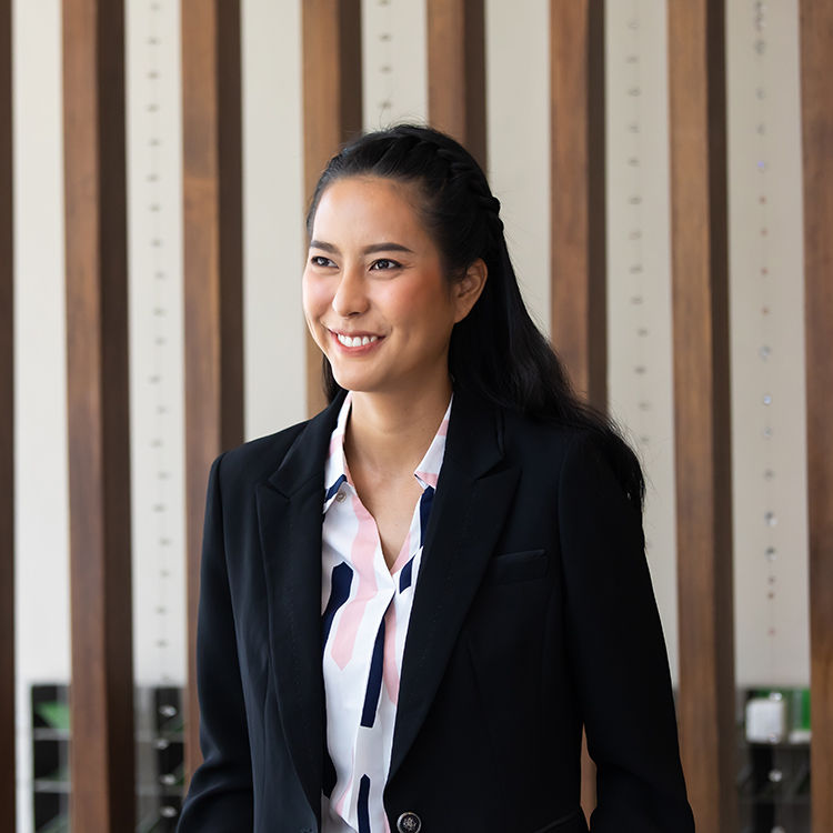 Concierge
The concierge service provides essential assistance to seniors, aiding with travel, shopping, household and financial management, and personal events. One executive offers 12-hour support daily.
Technology assistanceTravel ManagementShopping AssistanceHousehold Management & Grooming